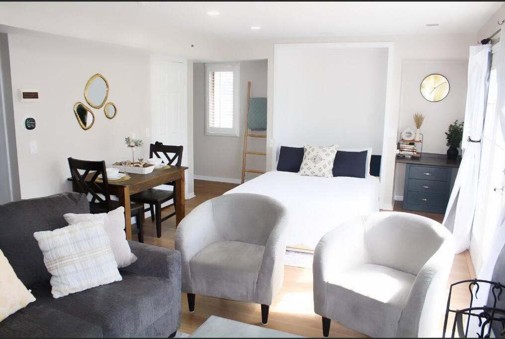 Cozy French Style Villa- 3 Bed-Casino-Pools-Jacuzzi 노위치 외부 사진