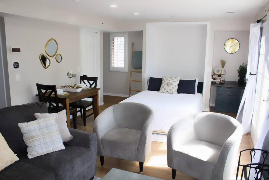Cozy French Style Villa- 3 Bed-Casino-Pools-Jacuzzi 노위치 외부 사진