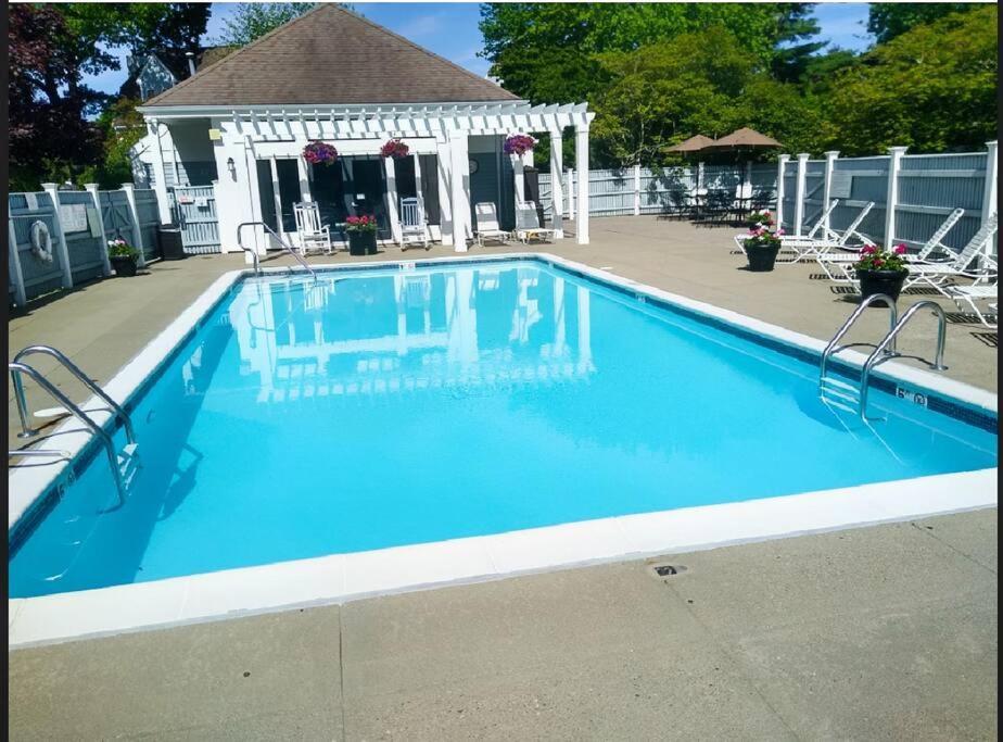 Cozy French Style Villa- 3 Bed-Casino-Pools-Jacuzzi 노위치 외부 사진